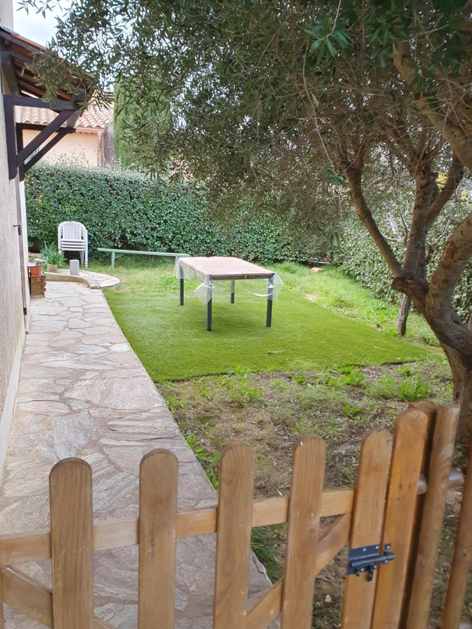 Appartement T2 Bas De Villa Avec Jardinet Au Calme Proche Mer La Seyne-sur-Mer Eksteriør billede